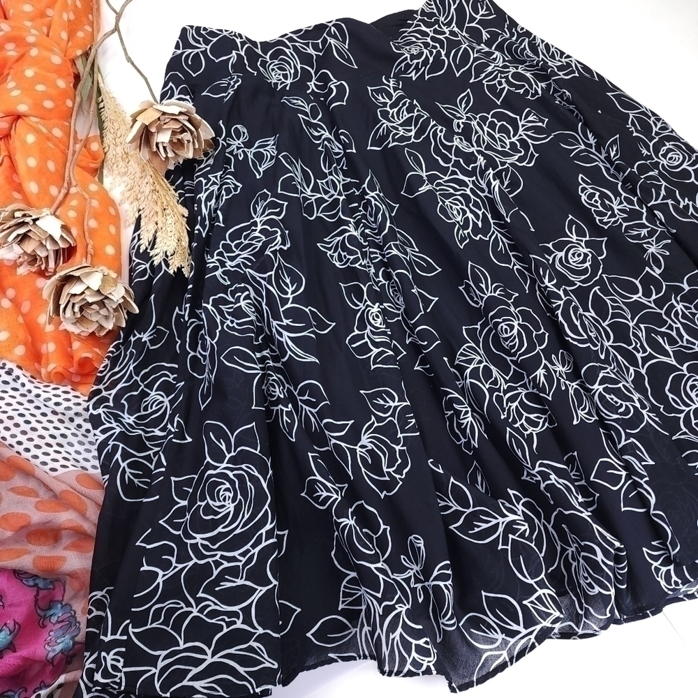 Jones New York Signature Black White Floral Skirt Sz 10